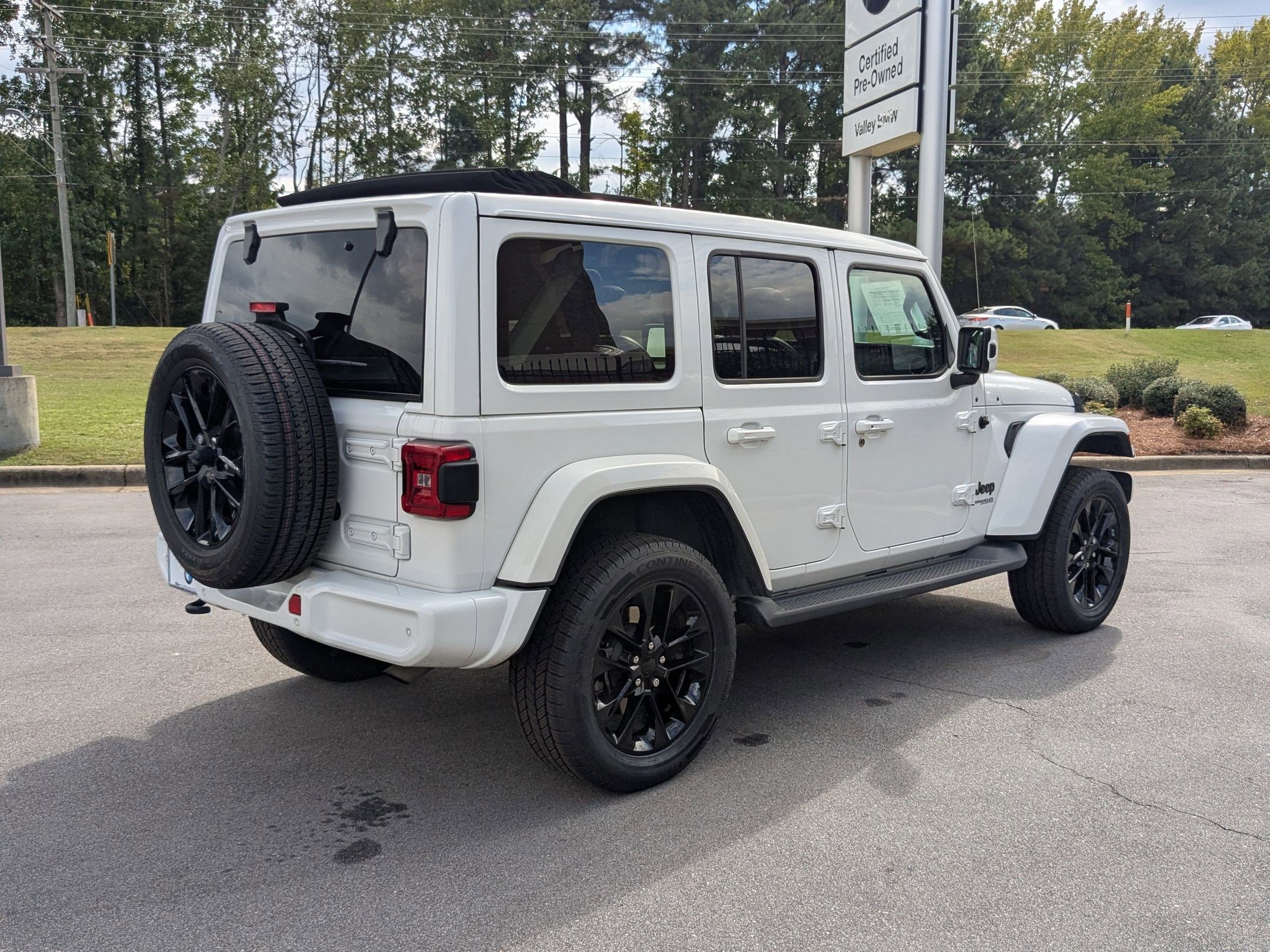 2021 Jeep Wrangler Unlimited Sahara High Altitude photo 3