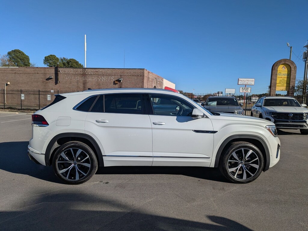 New 2026 Volkswagen Atlas Cross Sport 2.0T SEL Premium R-Line 2.0T SEL Premium R-Line 4MOTION