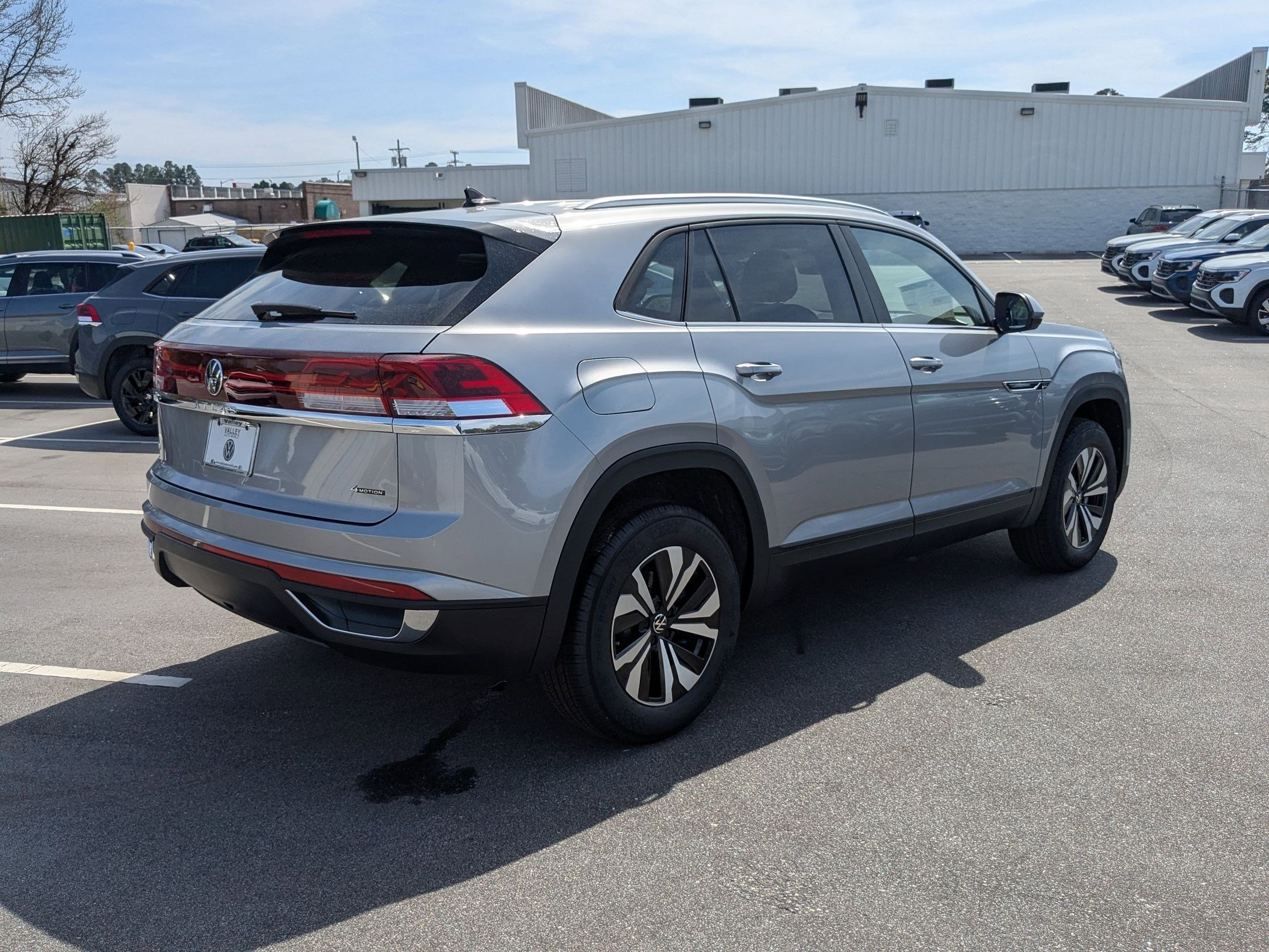 2025 Volkswagen Atlas Cross Sport SE photo 3