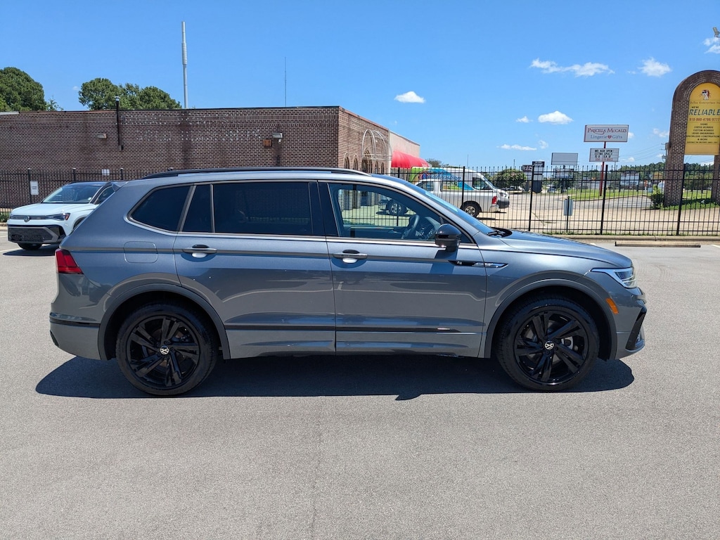 Used 2024 Volkswagen Tiguan SE R-Line Black 2.0T SE R-Line Black FWD