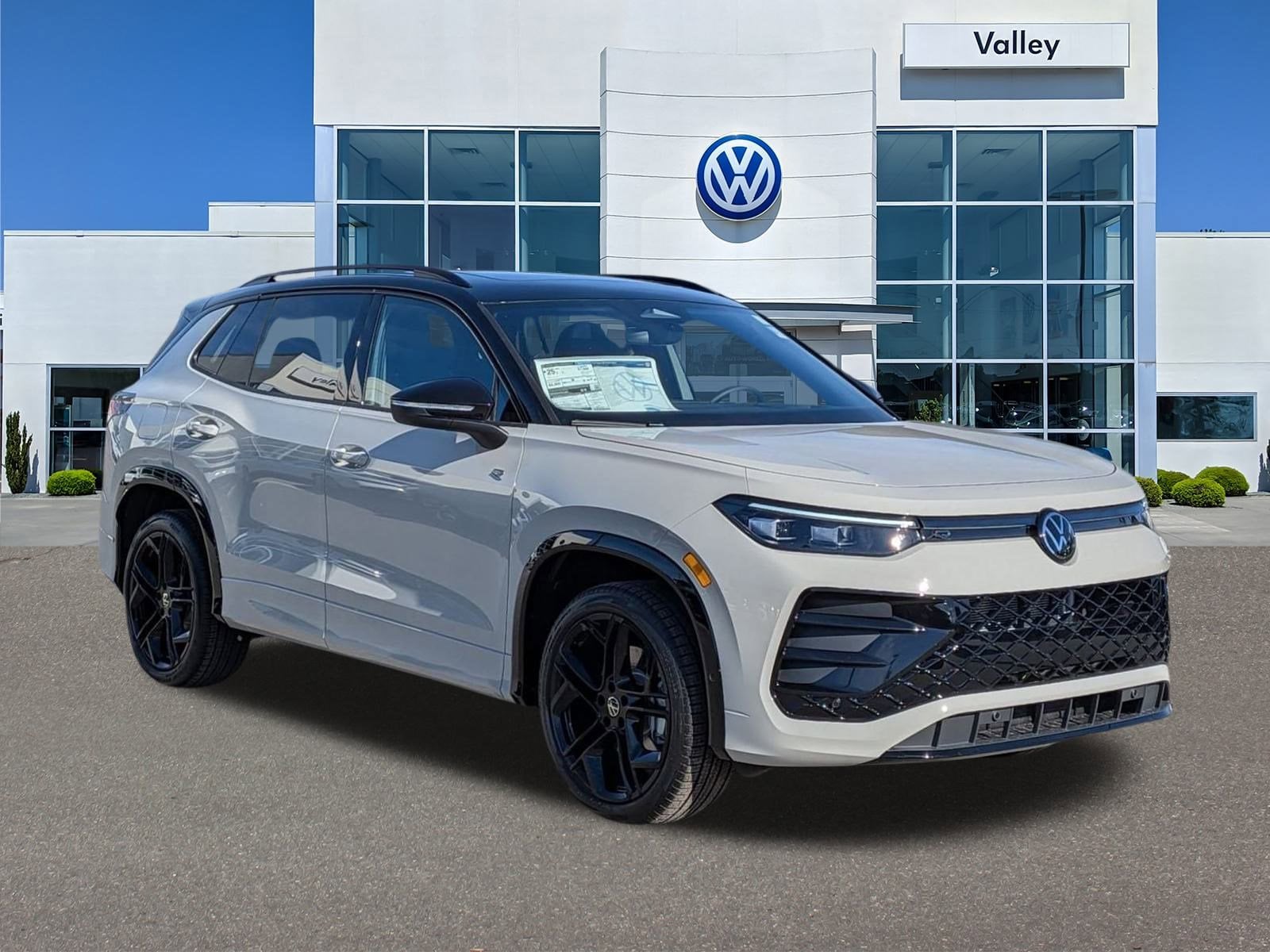 2026 Volkswagen Tiguan SE R-LINE BLACK's photo