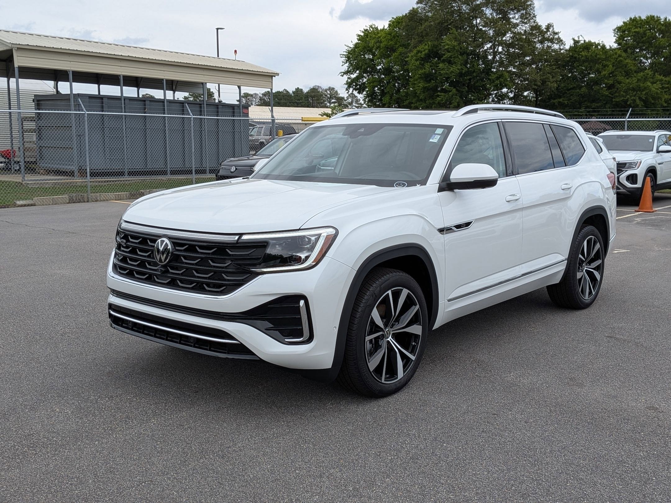 2026 Volkswagen Atlas SEL Premium R-Line - Photo 7