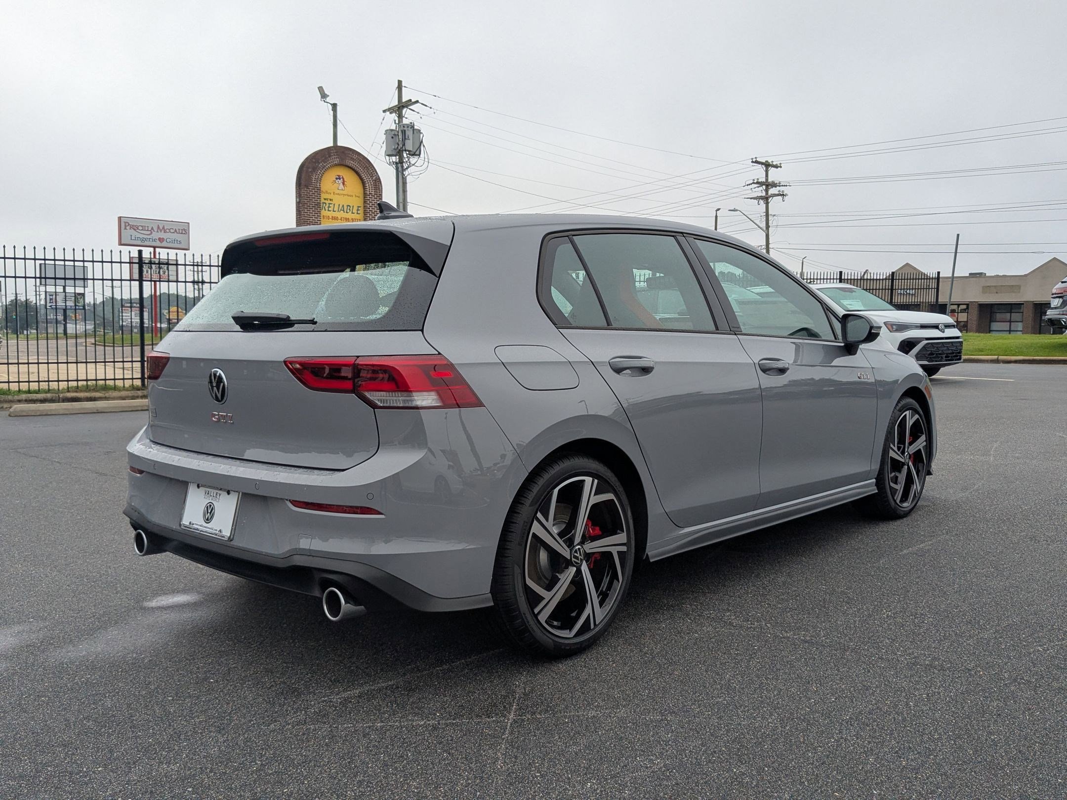 2025 Volkswagen Golf GTI SE photo 3