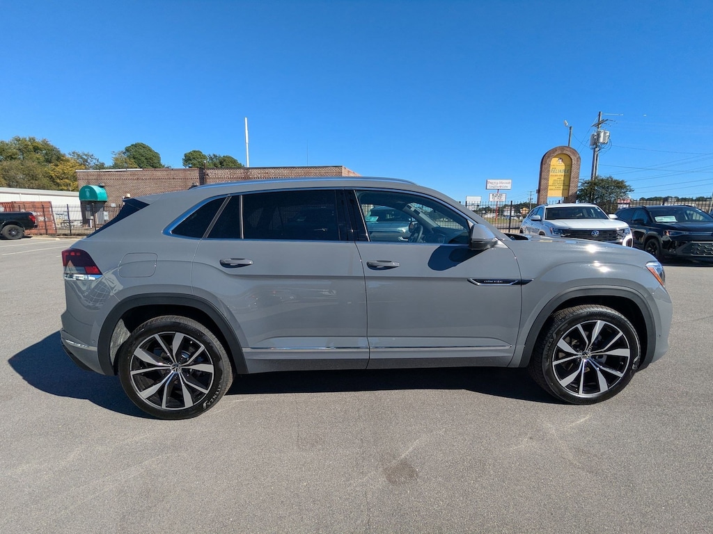 New 2026 Volkswagen Atlas Cross Sport 2.0T SEL Premium R-Line 2.0T SEL Premium R-Line 4MOTION