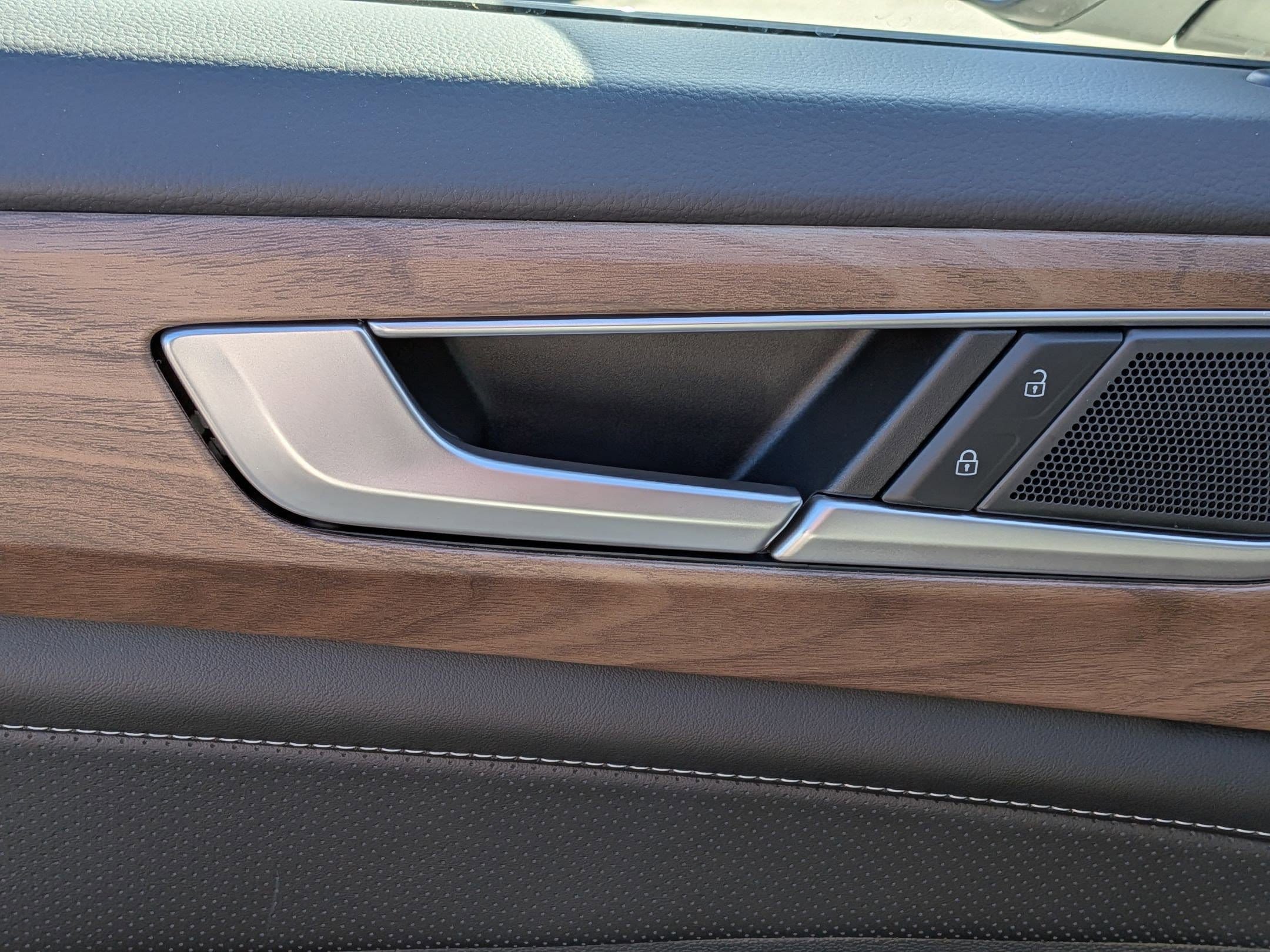 2026 Volkswagen Atlas SE - Photo 12