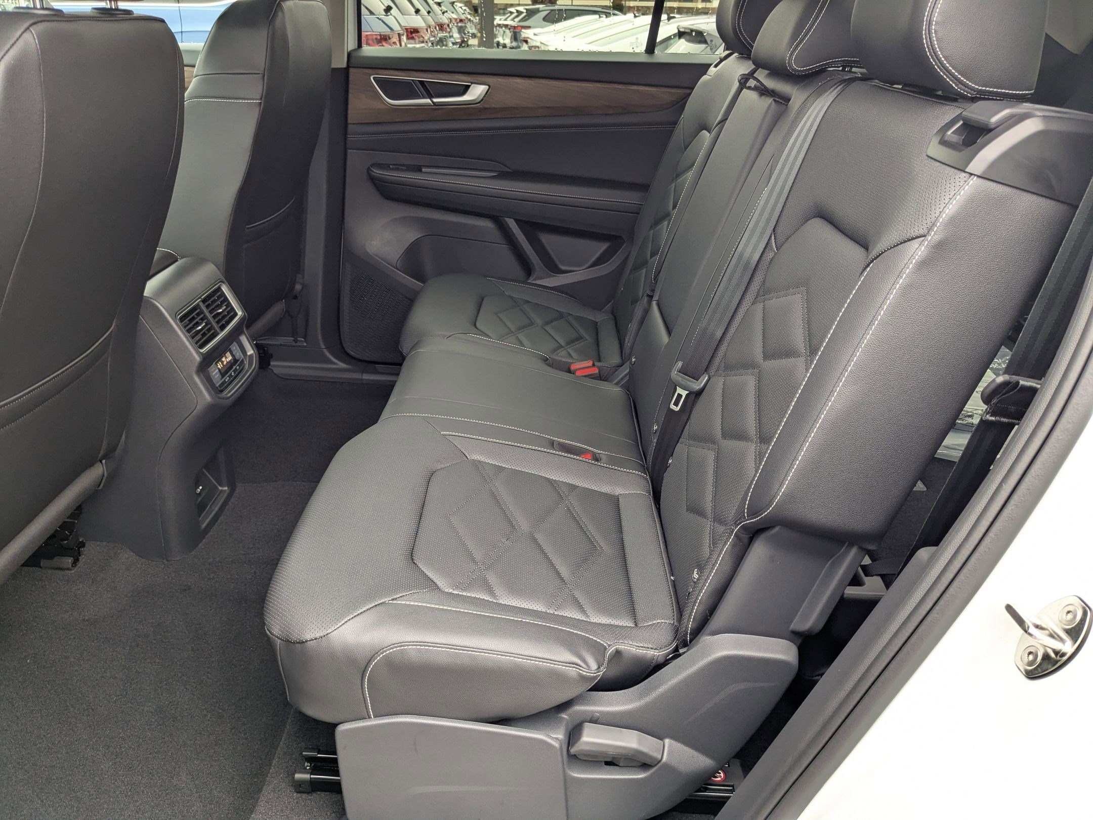 2026 Volkswagen Atlas SE - Photo 28