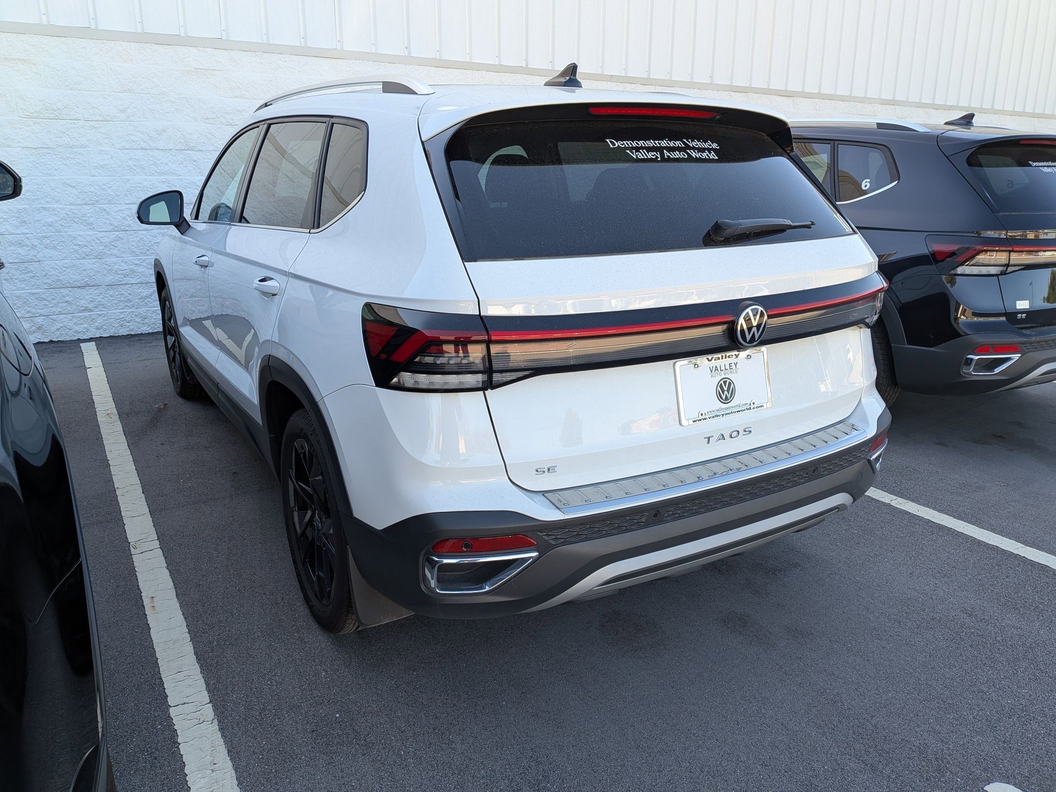 2025 Volkswagen Taos SE photo 3