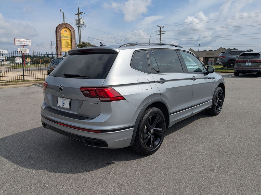 Used 2024 Volkswagen Tiguan SE R-Line Black 2.0T SE R-Line Black 4MOTION