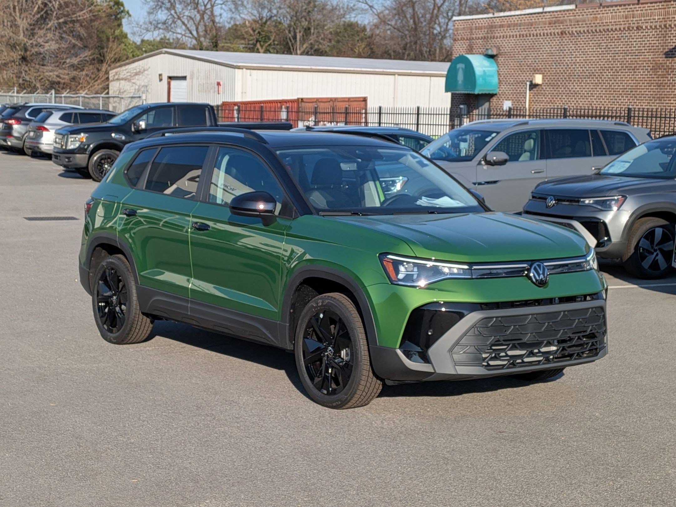 2026 Volkswagen Taos SE Black's photo