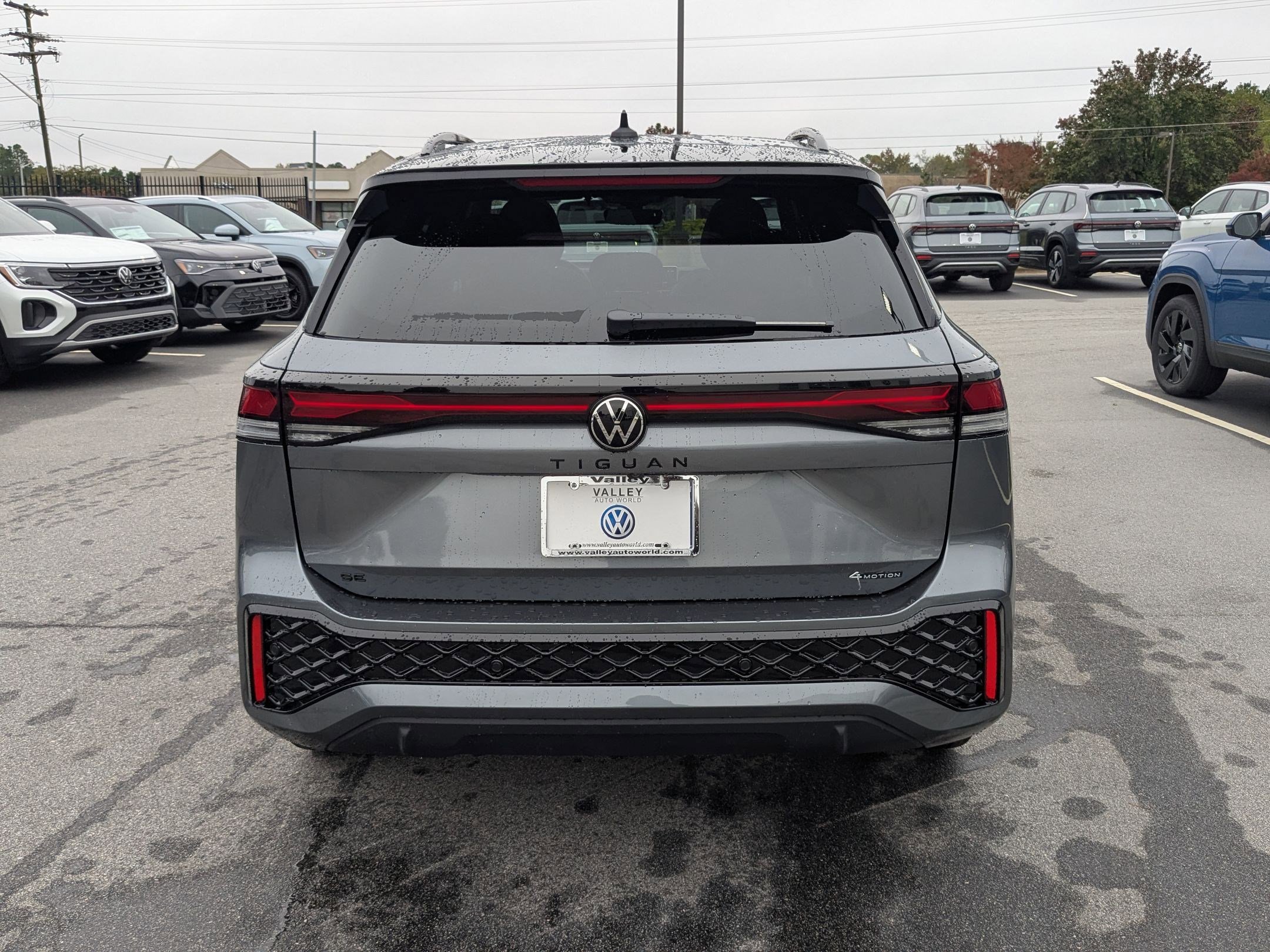 2026 Volkswagen Tiguan SE R-Line Black photo 2