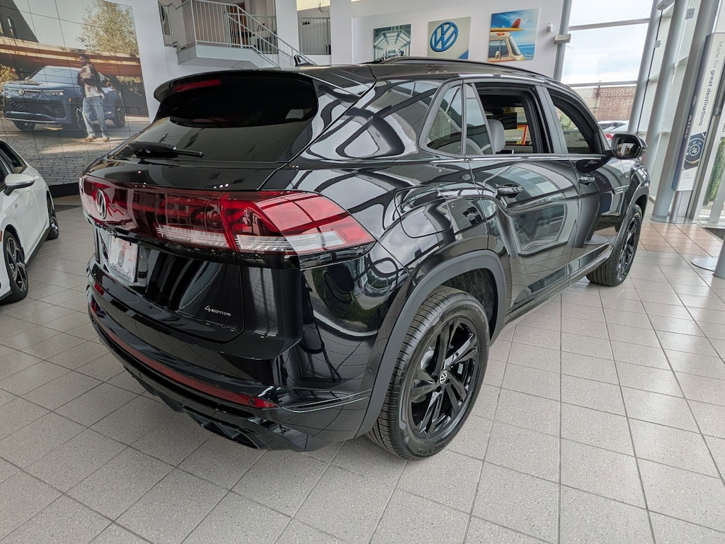 New 2026 Volkswagen Atlas Cross Sport 2.0T SEL R-Line Black 2.0T SEL R-Line Black 4MOTION