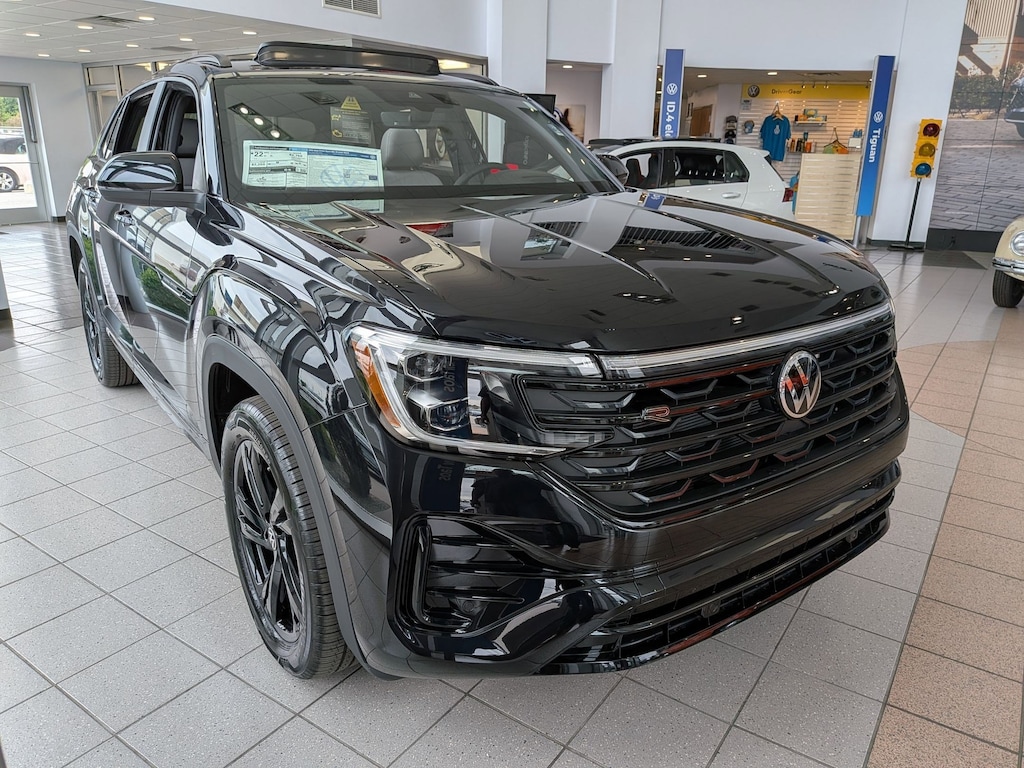 New 2026 Volkswagen Atlas Cross Sport 2.0T SEL R-Line Black 2.0T SEL R-Line Black 4MOTION