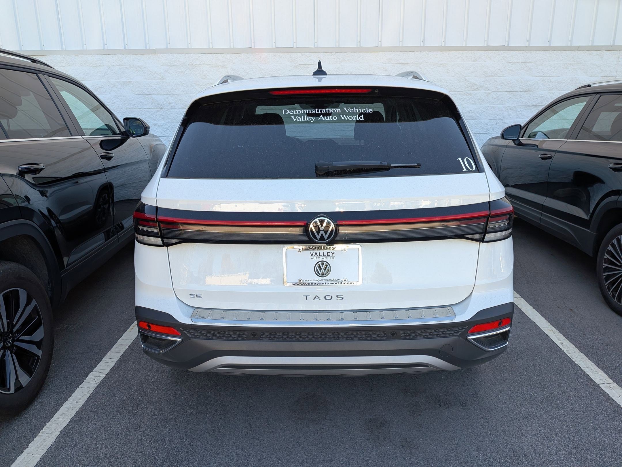 2025 Volkswagen Taos SE photo 2