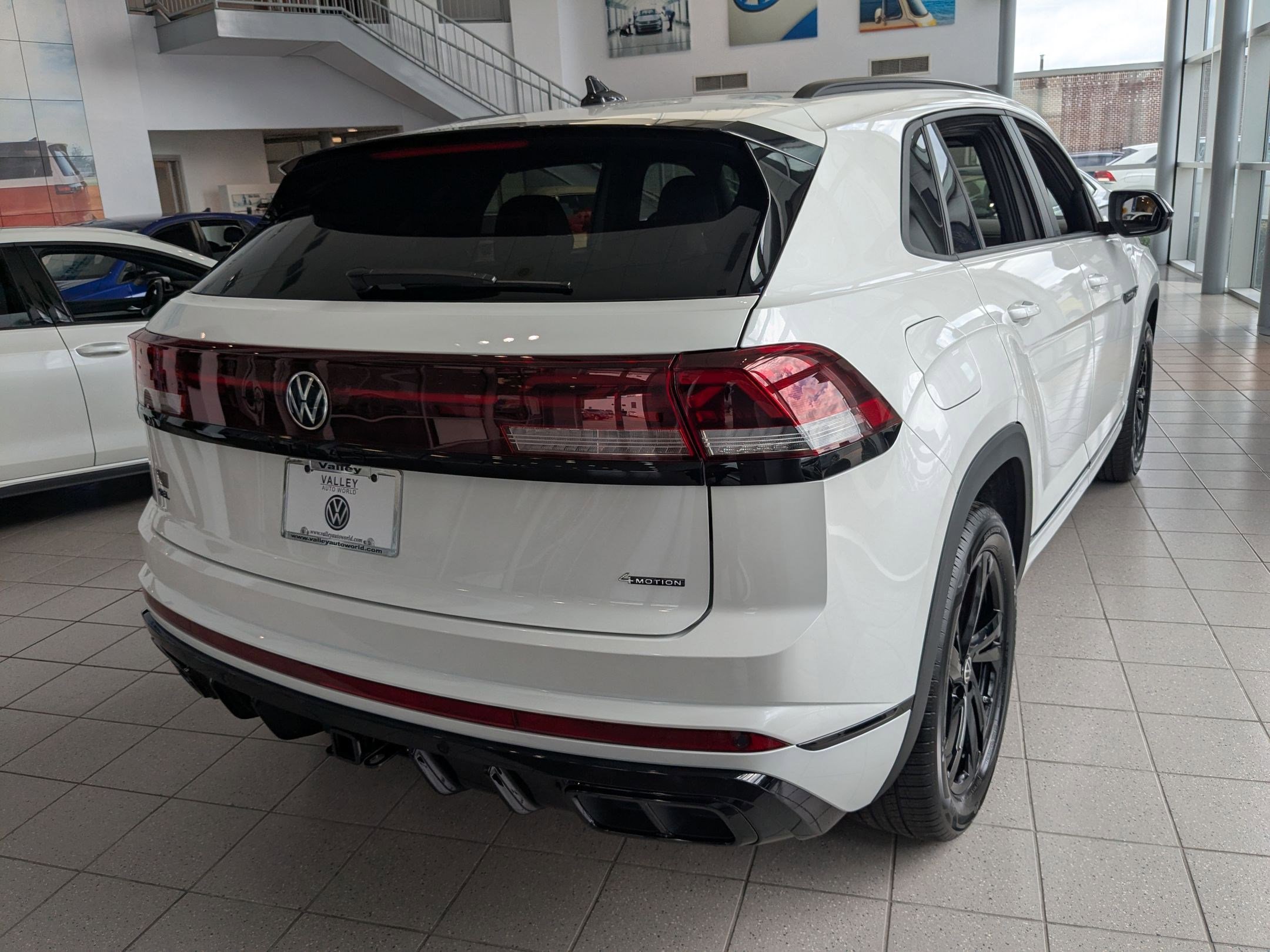 2026 Volkswagen Atlas Cross Sport SEL R-Line photo 3