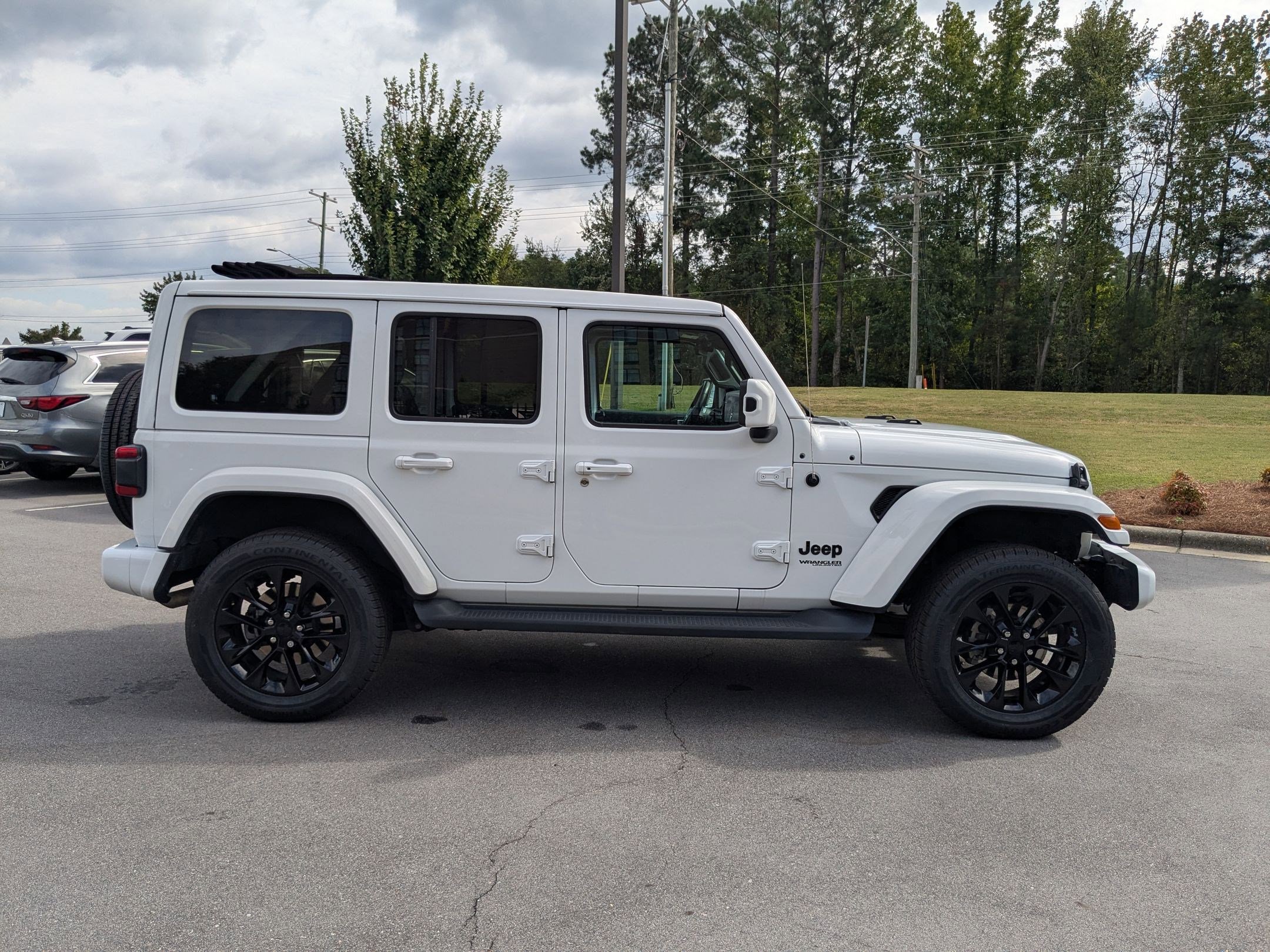 2021 Jeep Wrangler Unlimited Sahara High Altitude photo 2