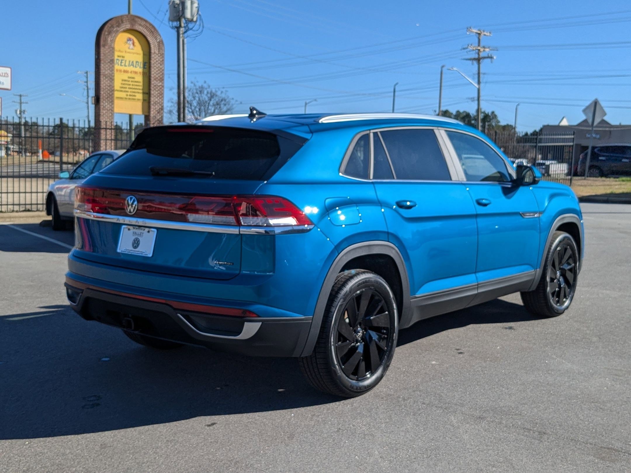 2025 Volkswagen Atlas Cross Sport SE Technology photo 3