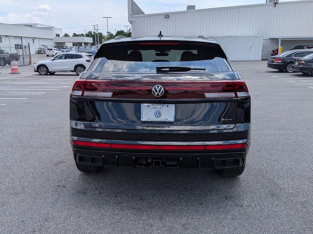 New 2026 Volkswagen Atlas Cross Sport 2.0T SEL R-Line Black 2.0T SEL R-Line Black 4MOTION