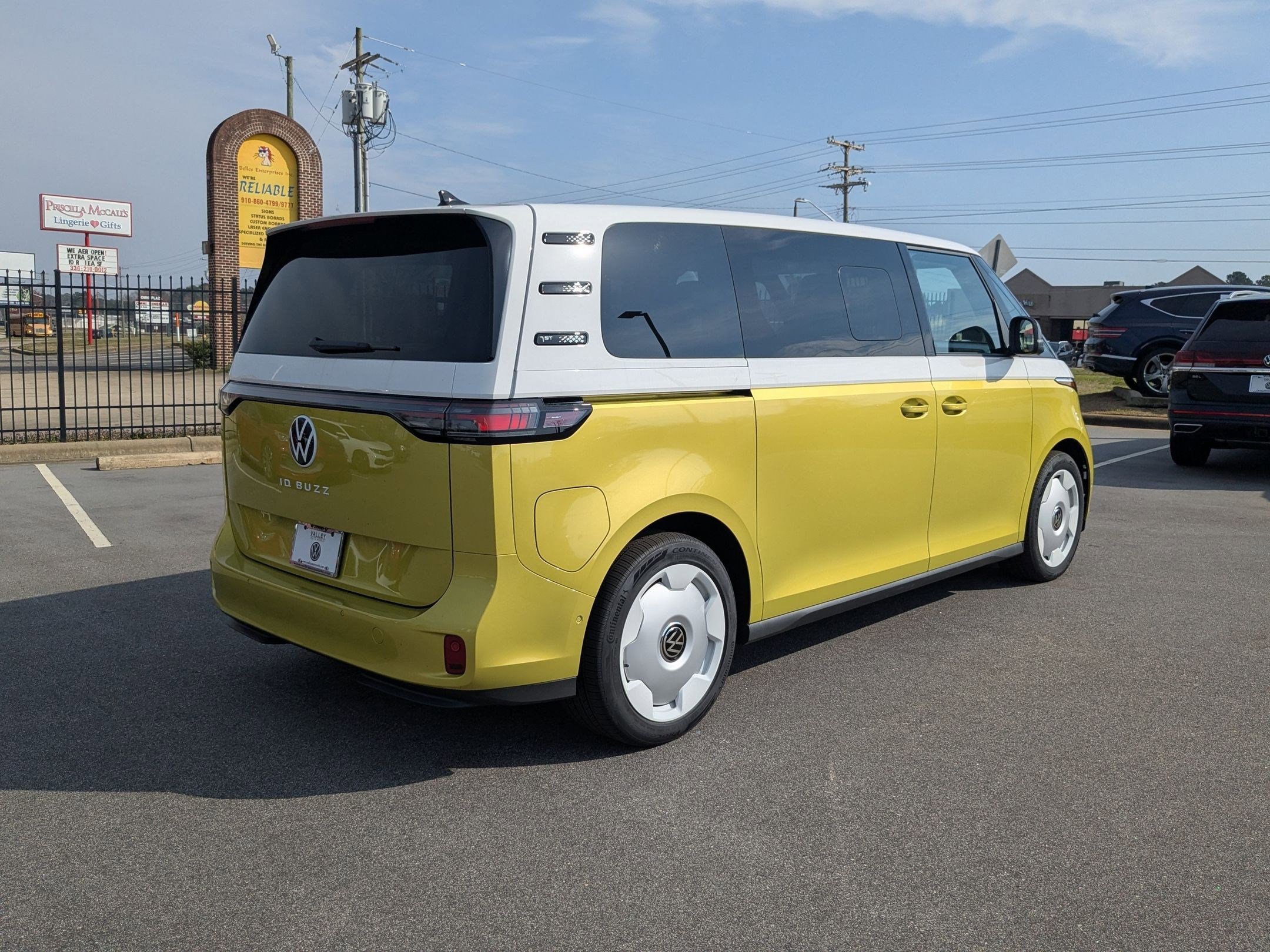 2025 Volkswagen ID. Buzz photo 3