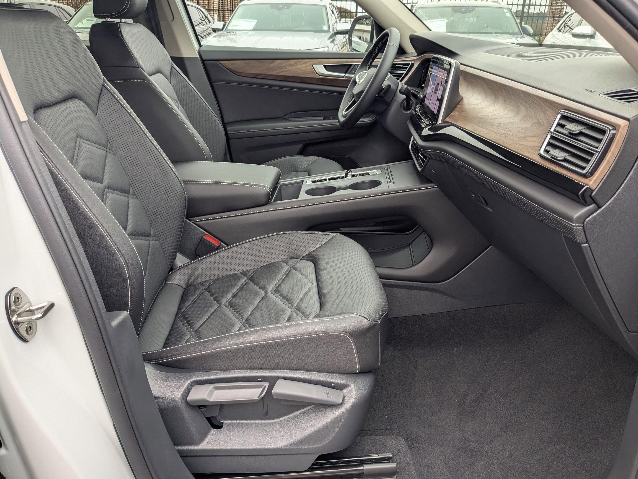 2026 Volkswagen Atlas SE - Photo 35