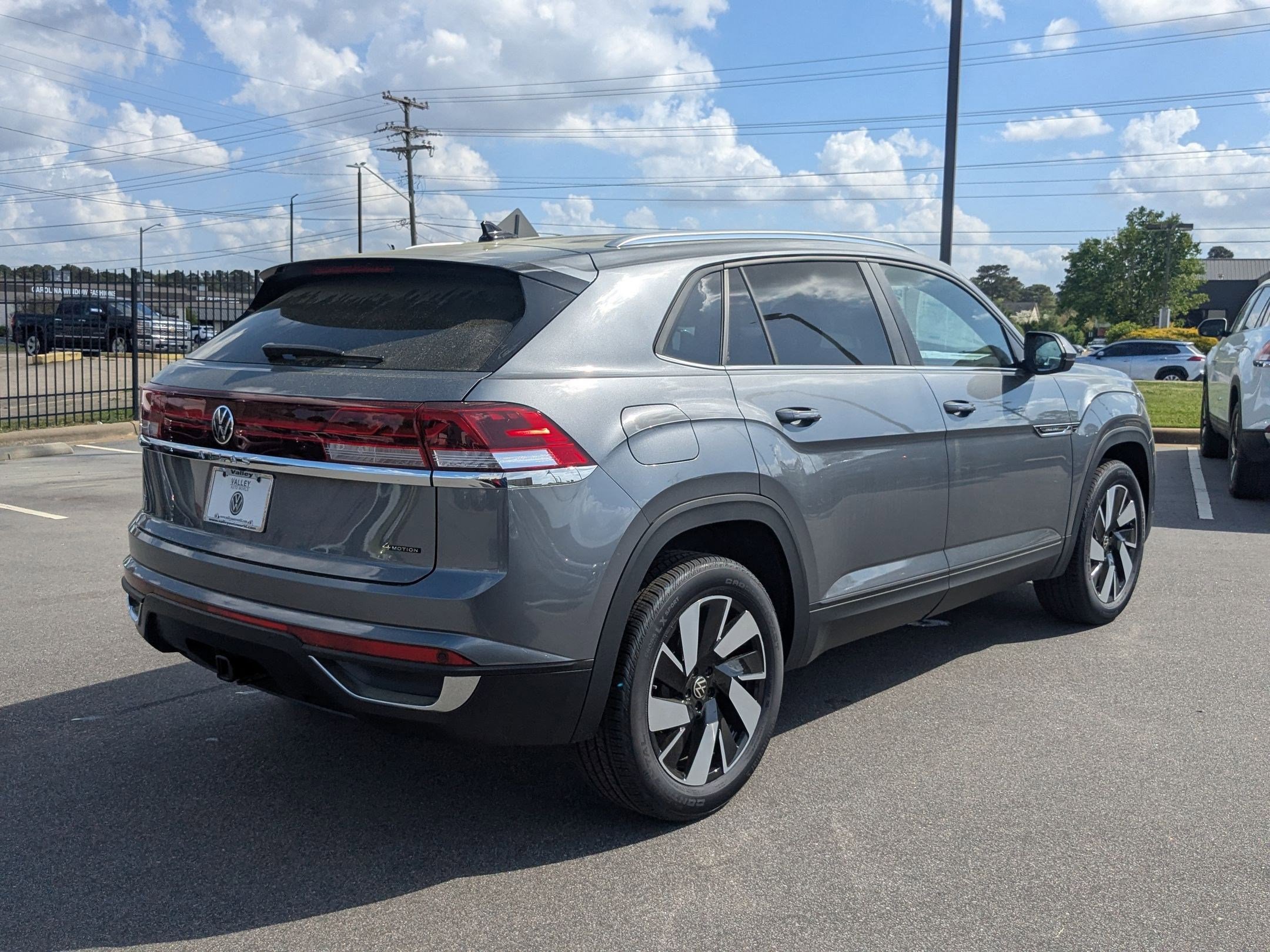 2025 Volkswagen Atlas Cross Sport SE Technology photo 3
