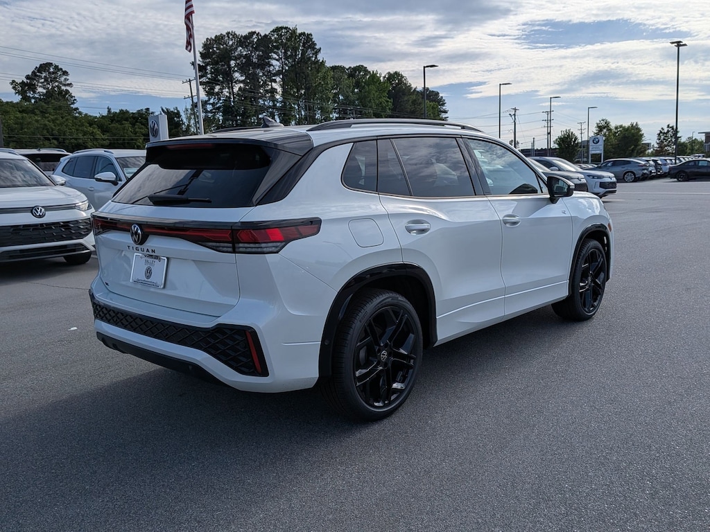 New 2026 Volkswagen Tiguan SE R-Line Black SE R-Line Black FWD