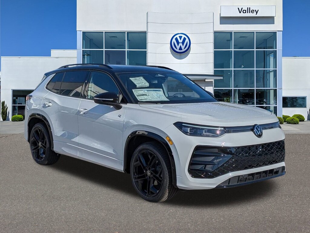 New 2026 Volkswagen Tiguan SE R-Line Black 2.0T SE R-Line Black FWD