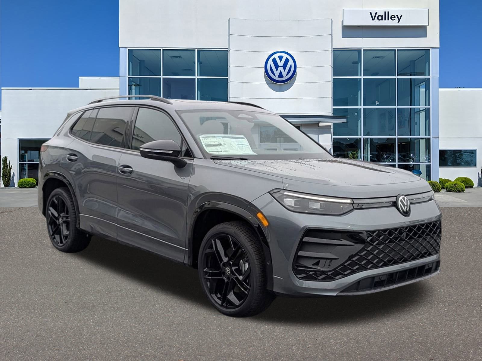 2026 Volkswagen Tiguan SE R-LINE BLACK's photo