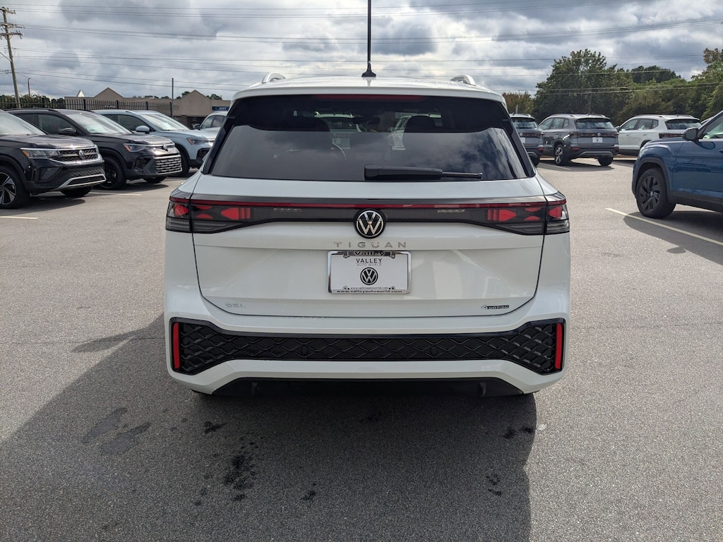 New 2025 Volkswagen Tiguan SEL R-Line 2.0T SEL R-Line 4MOTION