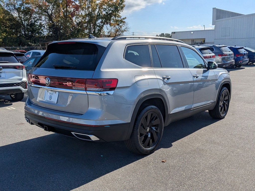 New 2026 Volkswagen Atlas 2.0T SE w/Technology 2.0T SE w/Technology FWD