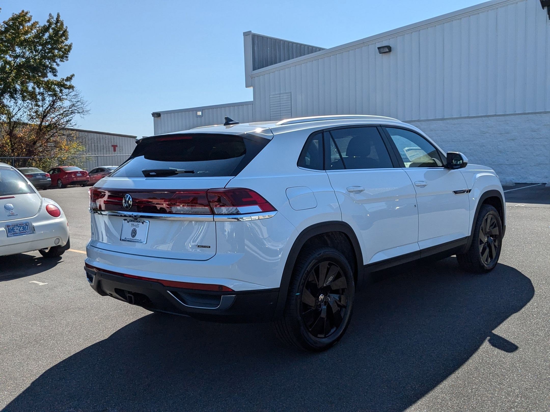 2025 Volkswagen Atlas Cross Sport SE Technology photo 3