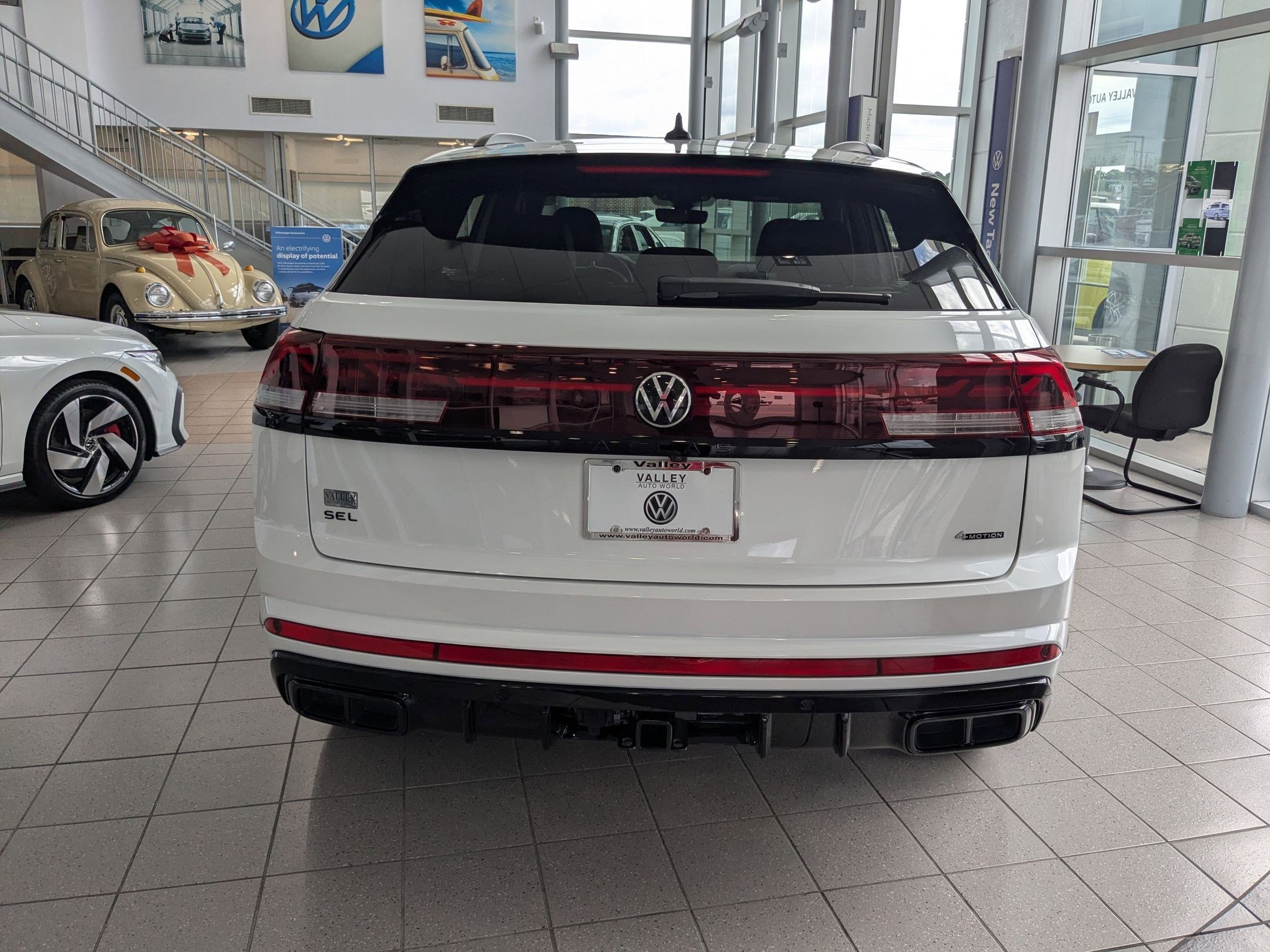 2026 Volkswagen Atlas Cross Sport SEL R-Line photo 4