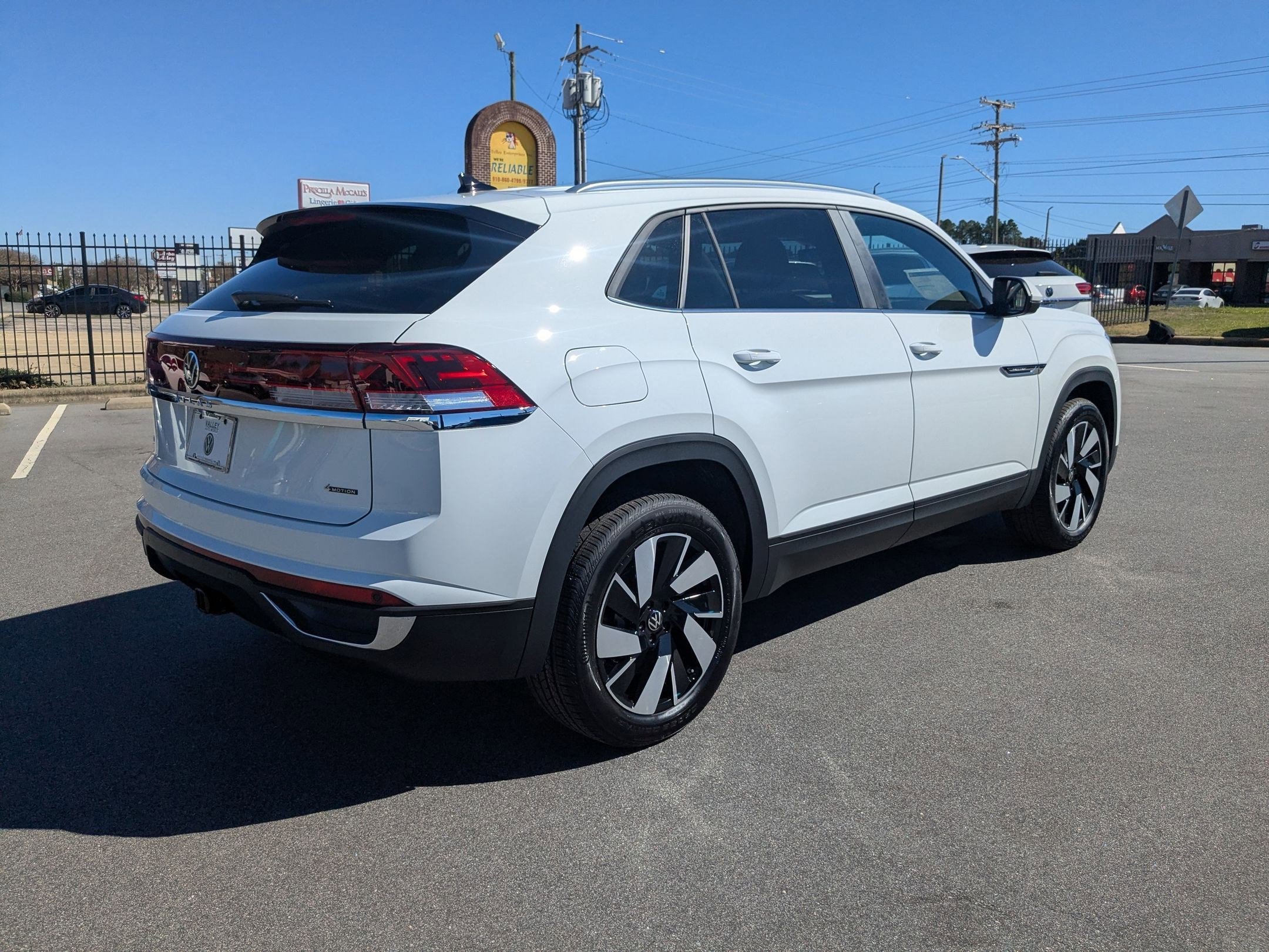 2025 Volkswagen Atlas Cross Sport SE Technology photo 3