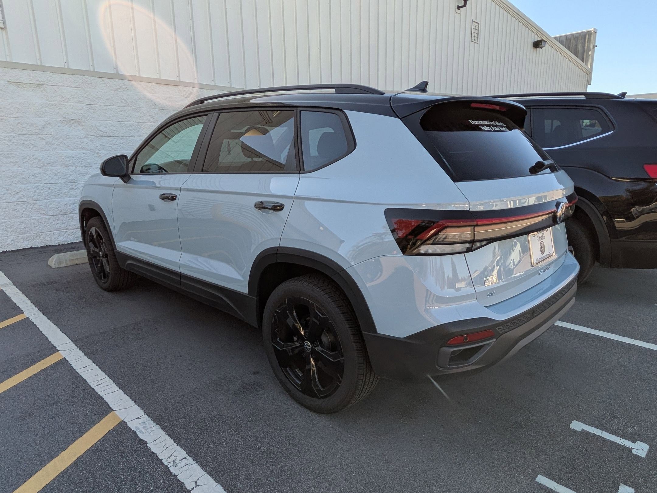 2025 Volkswagen Taos SE photo 2