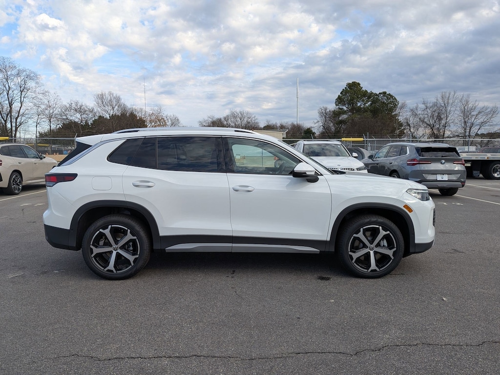 New 2026 Volkswagen Tiguan SE 2.0T SE 4MOTION