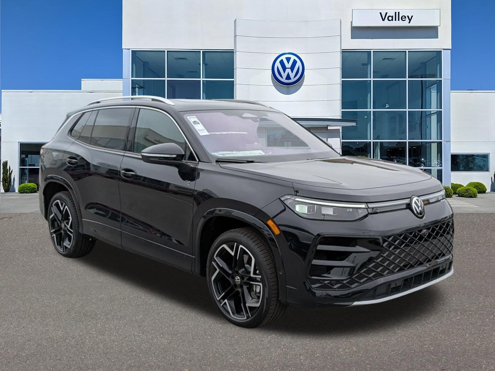 2026 Volkswagen Tiguan 2.0T SEL R-Line Turbo 4Motion's photo