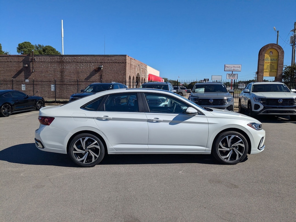 New 2026 Volkswagen Jetta SEL SEL Auto