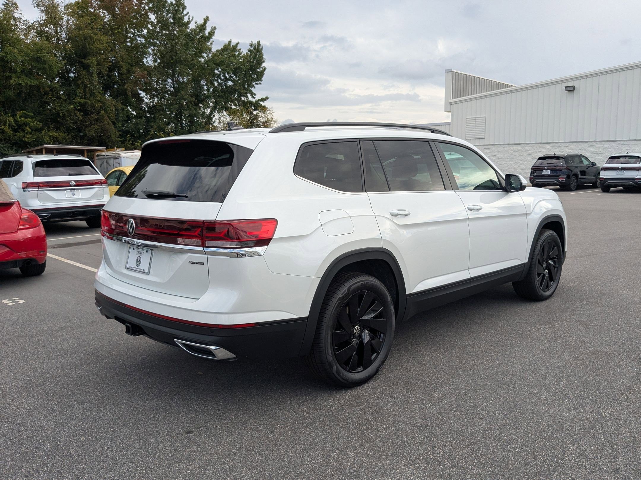 2026 Volkswagen Atlas SE Technology photo 2