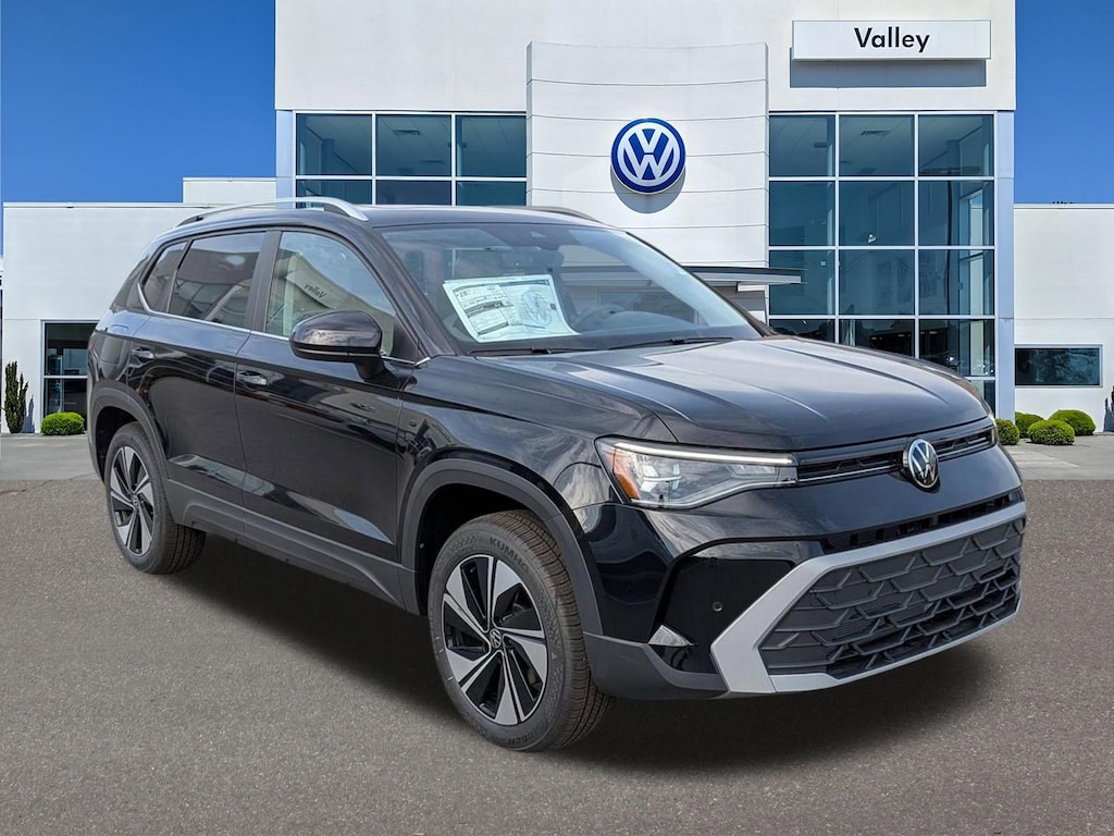 New 2026 Volkswagen Taos SE SE 4MOTION