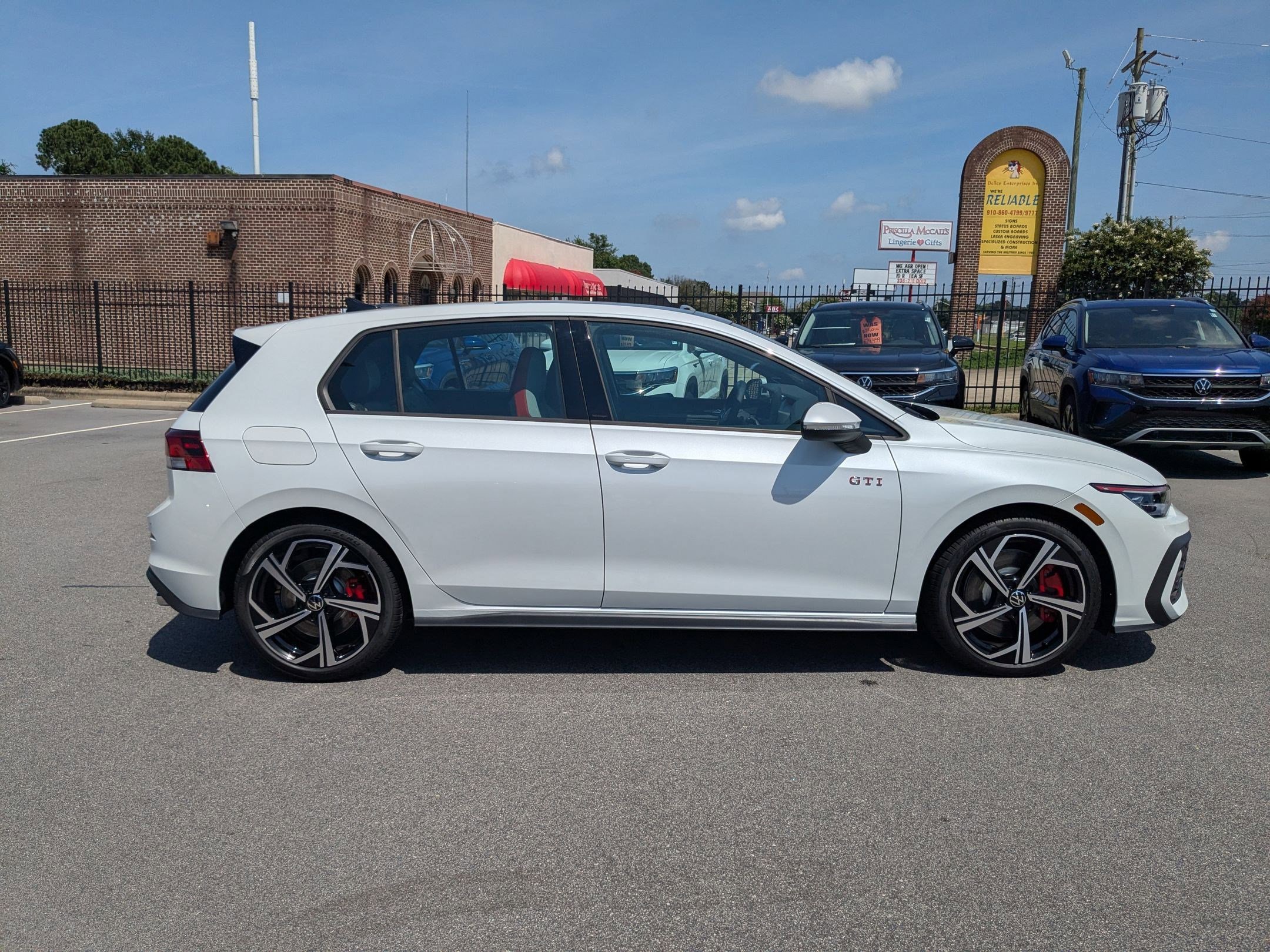 2025 Volkswagen Golf GTI SE photo 2