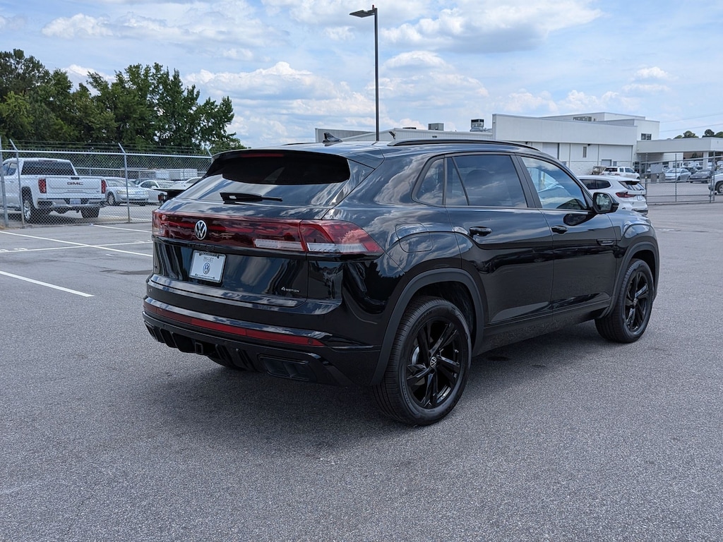 New 2026 Volkswagen Atlas Cross Sport 2.0T SEL R-Line Black 2.0T SEL R-Line Black 4MOTION