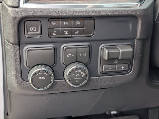 2027 Chevrolet Suburban Premier - Photo 16
