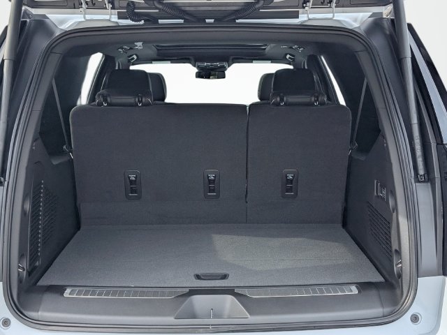 2027 Chevrolet Suburban Premier - Photo 7