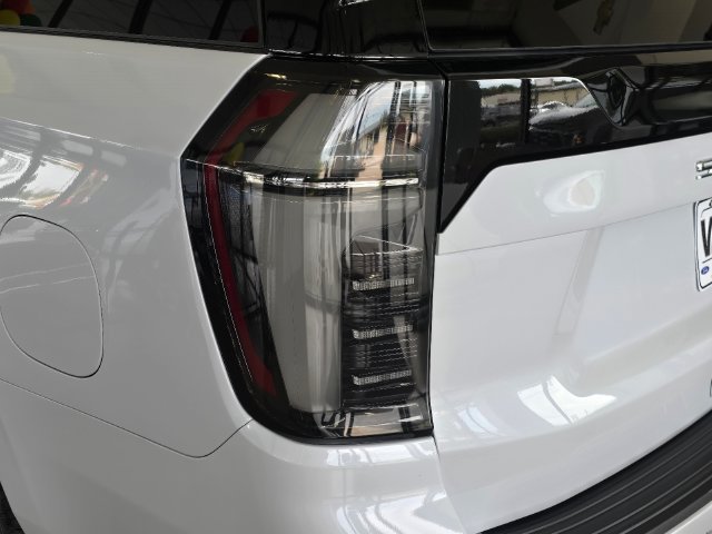 2027 Chevrolet Suburban High Country - Photo 7