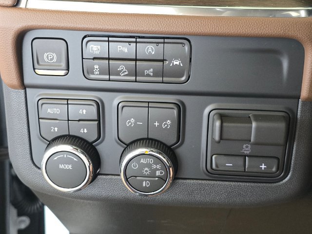 2027 Chevrolet Suburban High Country - Photo 20