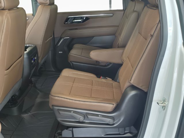 2027 Chevrolet Suburban High Country - Photo 10