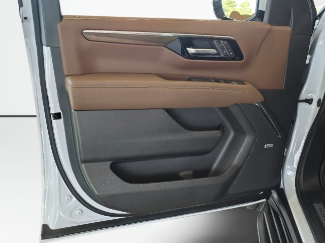 2027 Chevrolet Suburban High Country - Photo 8