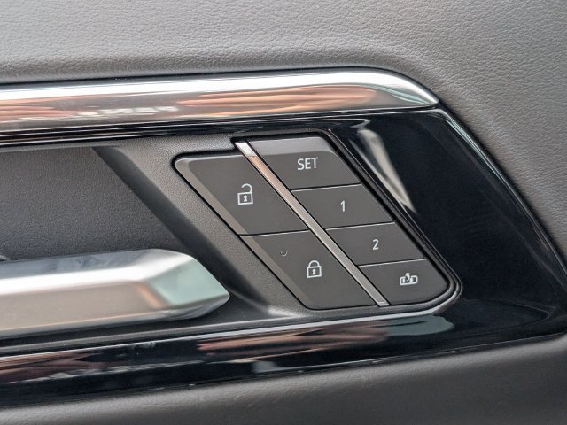 2027 Chevrolet Suburban Premier - Photo 15