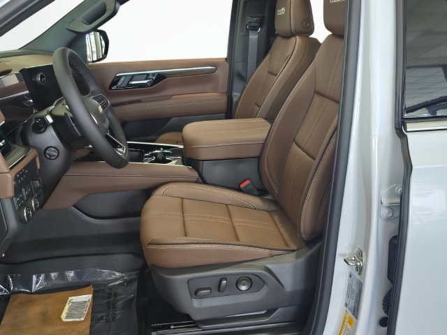 2027 Chevrolet Suburban High Country - Photo 9