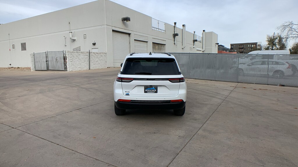 Used 2024 Jeep Grand Cherokee Altitude SUV