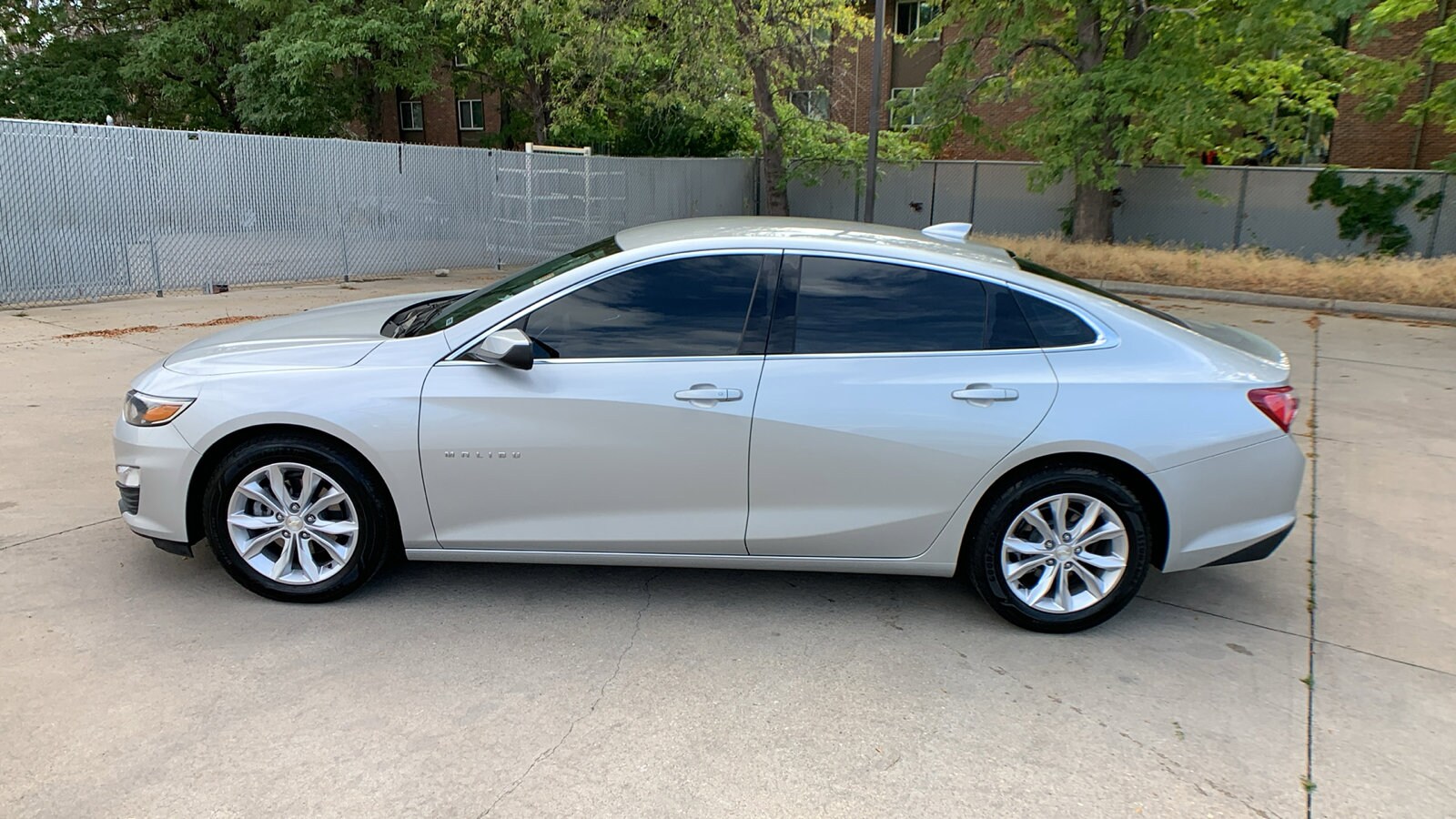 2019 Chevrolet Malibu 1LT photo 2